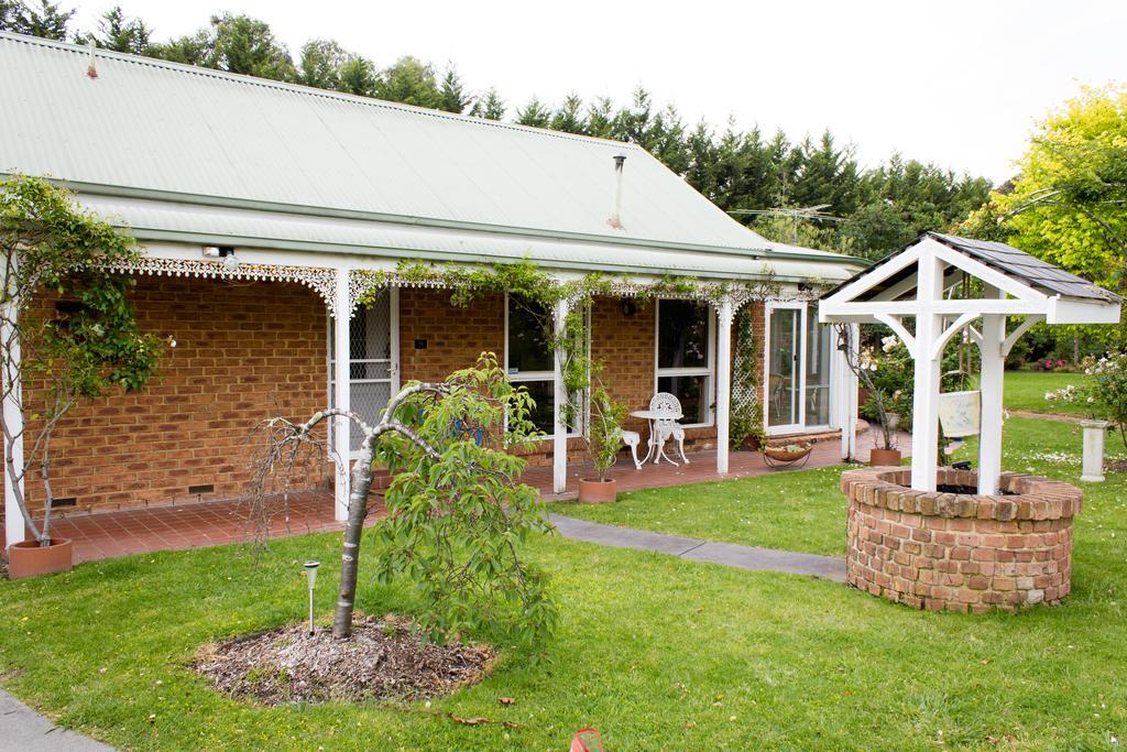 Lakeside Cottage Luxury B&B Mount Dandenong Exterior photo