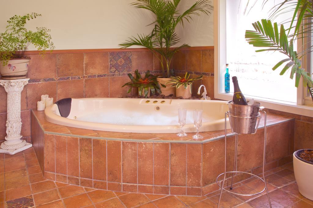 Lakeside Cottage Luxury B&B Mount Dandenong Room photo