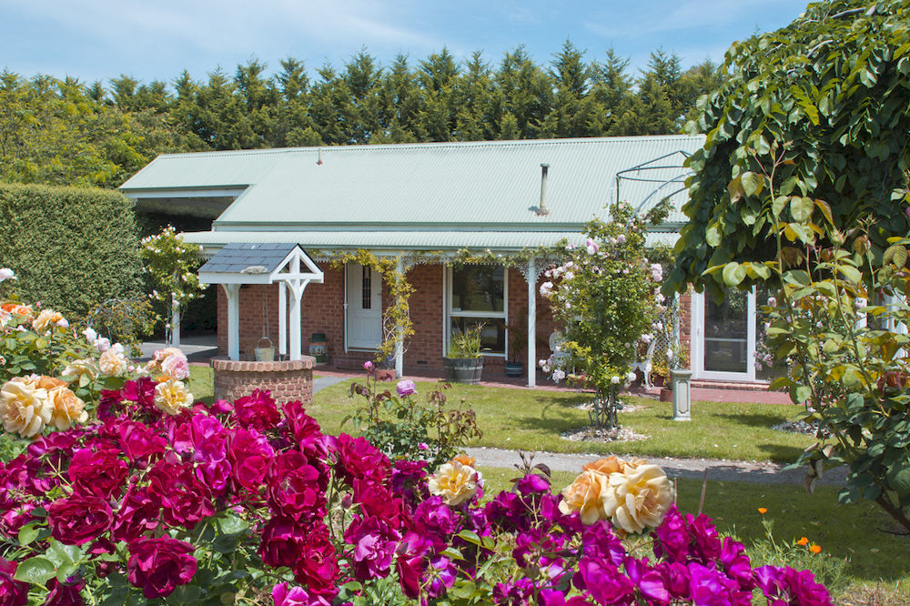 Lakeside Cottage Luxury B&B Mount Dandenong Exterior photo