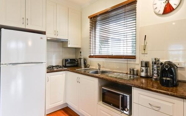 Lakeside Cottage Luxury B&B Mount Dandenong Exterior photo